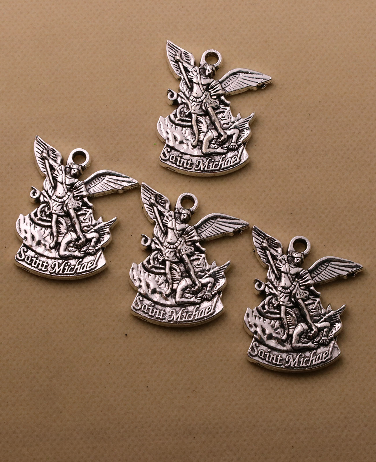 5 Buah Medali Perlindungan Mal - Jewelry Making Michaels ulasan dan harga