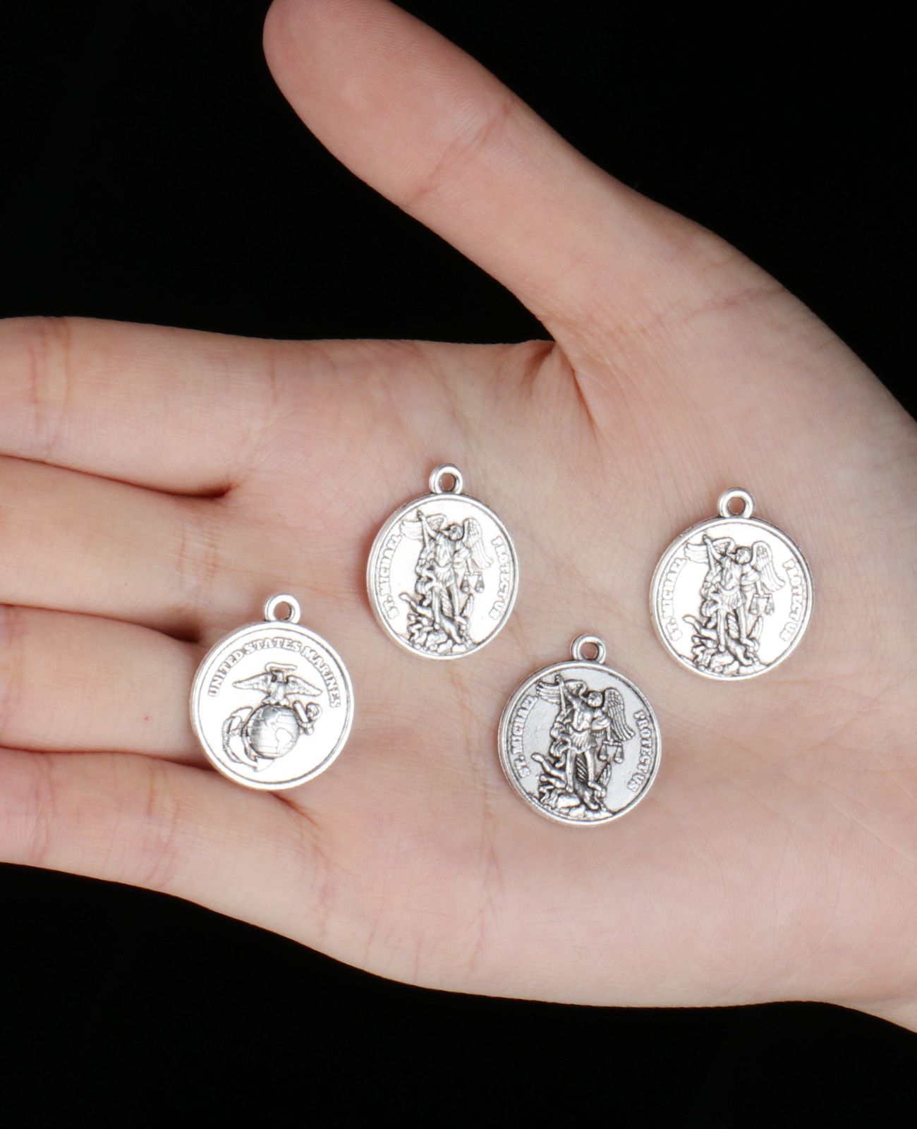 10 buah liontin medali Christi - Jewelry Making Michaels ulasan dan harga